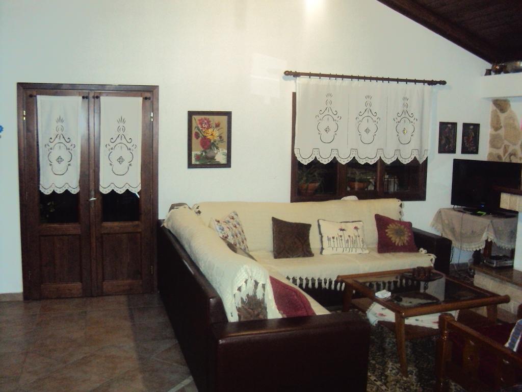 Vassilis Guesthouse Rapsáni Eksteriør bilde