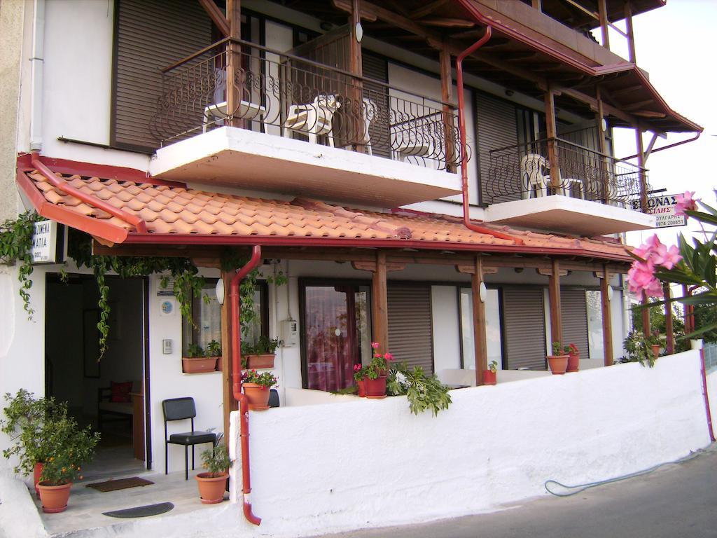 Vassilis Guesthouse Rapsáni Eksteriør bilde